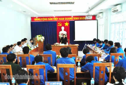 Đ/c  Nguyễn Thị Hà - Bí thư Trung ương Đoàn phát biểu tại buổi làm việc với Tỉnh Đoàn Bình Thuận